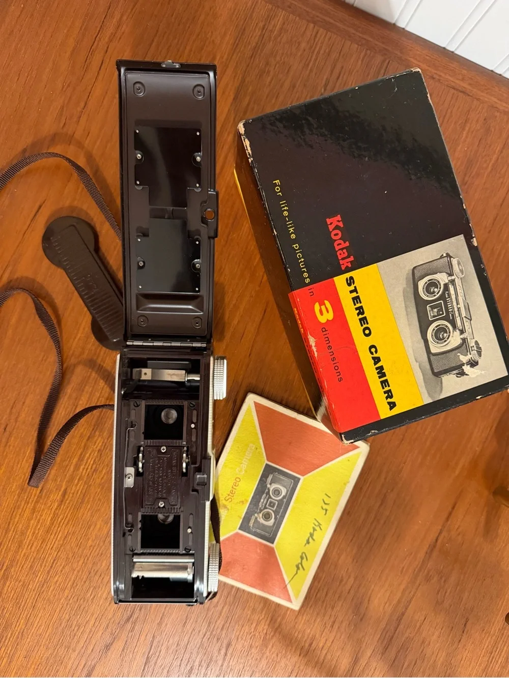 VINTAGE 1950’s Kodak Stereo Camera 35mm 3D Camera with BOX, Manual, Strap.